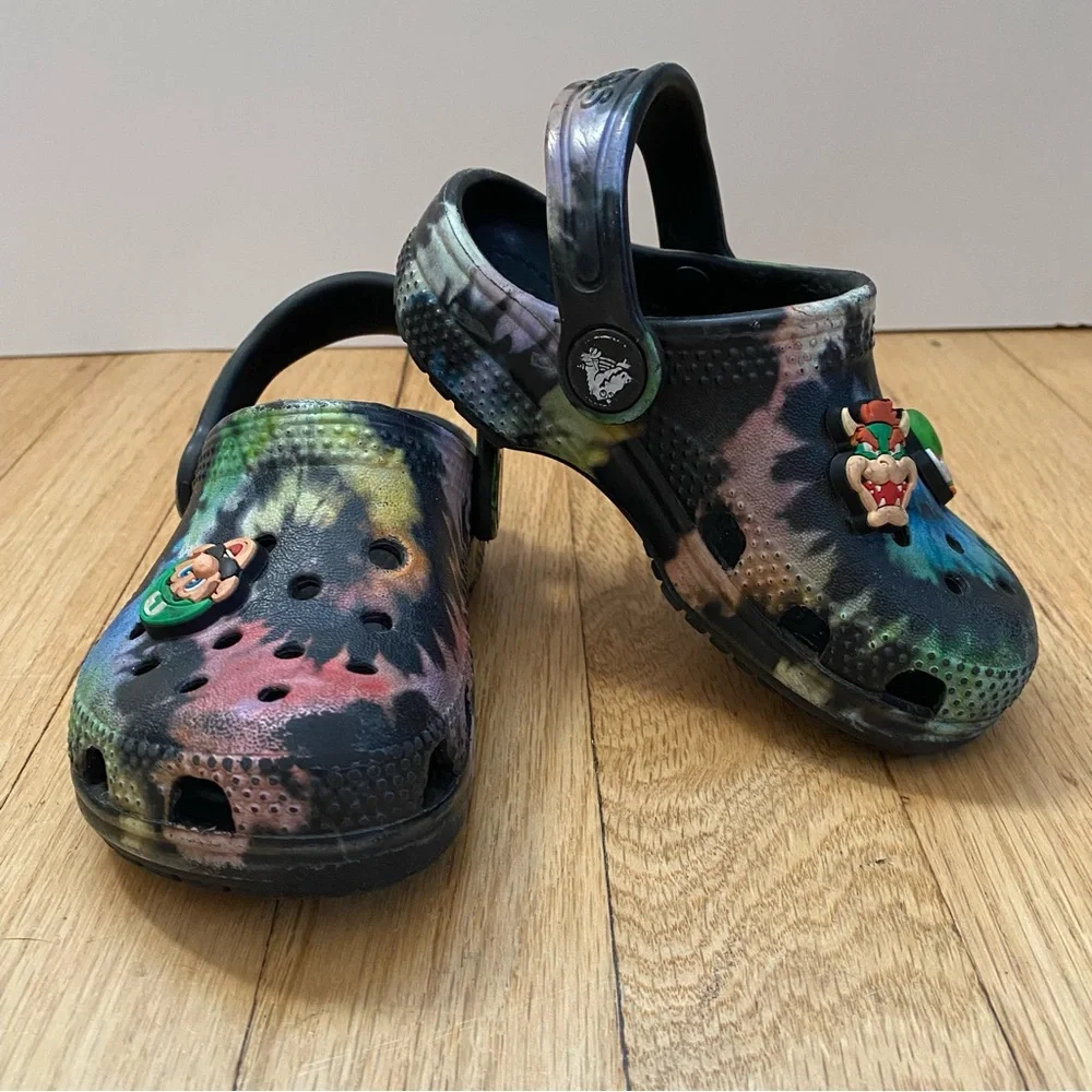 Crocs Clogs Kids Sz 7 Tie Dye Unisex Sandals Mario Jibbits Slip On Colorful Fun